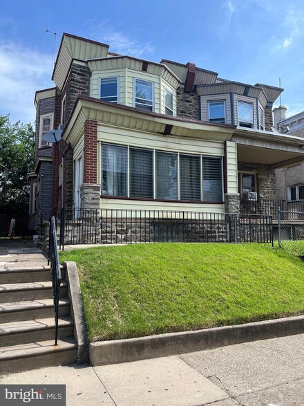 907 W Duncannon Ave, Philadelphia, PA 19141