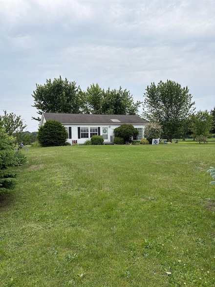 9233 Gary Rd, Chesaning, MI 48616