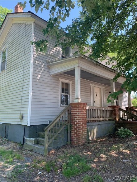 721 Lester St, Blackstone, VA 23824