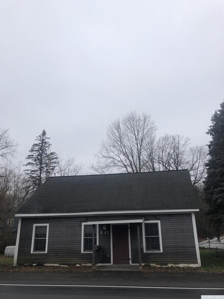 842 County Route 28, Pulaski, NY 13142