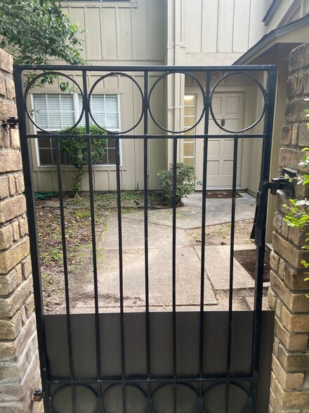 2403 W Settlers Way, Spring, TX 77380