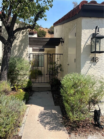 48 Glenflow Ct, Glendale, CA 91206