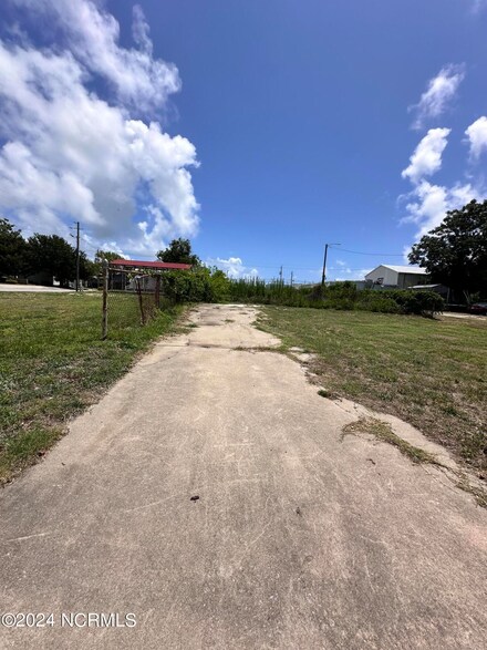 1303 Fisher St, Morehead City, NC 28557