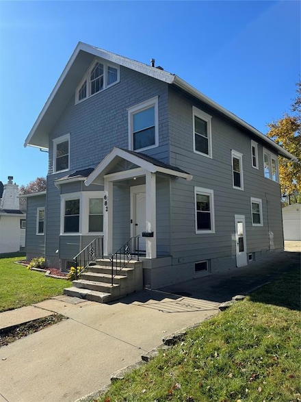 682 36th St, Des Moines, IA 50312