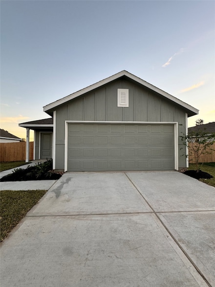 228 Houston St, Angleton, TX 77515