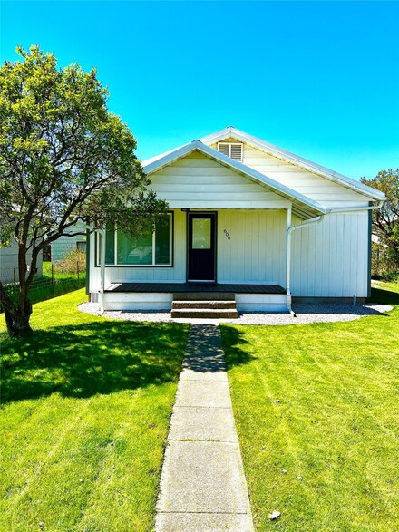 606 3rd St W, Polson, MT 59860