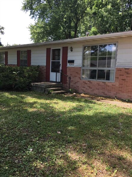 3202 S Curfman Rd, Marion, IN 46953