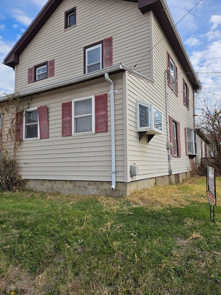 633 S Main St, Monmouth, IL 61462