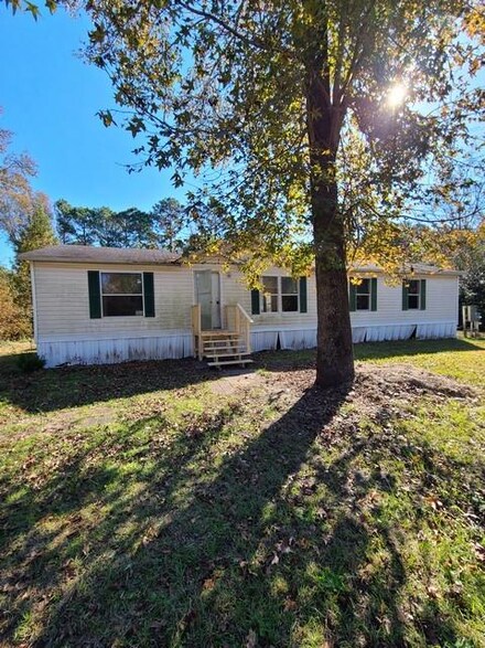 1017 Jim Truesdell Rd SE, Darien, GA 31305