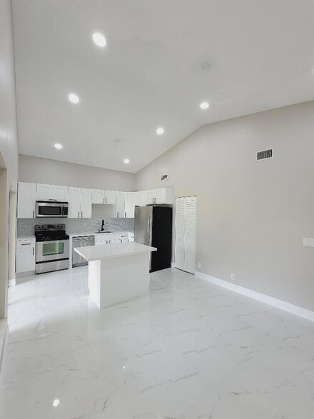 4365 Willow Brook Cir Unit 28B, West Palm Beach, FL 33417
