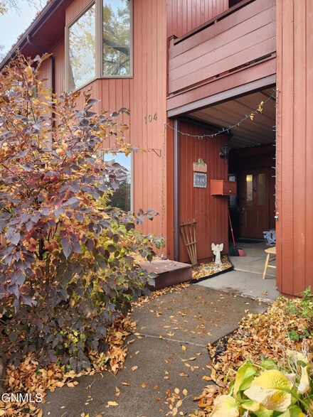 104 W Rosser Ave, Bismarck, ND 58501