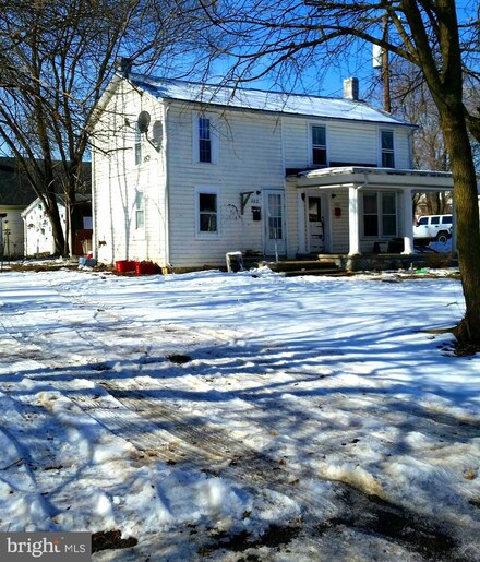 400 & 402 S Reymann St, Ranson, WV 25438