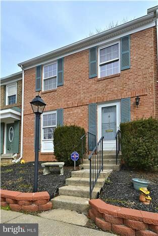 8067 Saint Annes Ct, Alexandria, VA 22309