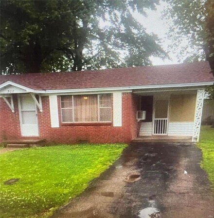 302 Central St, Hornersville, MO 63855