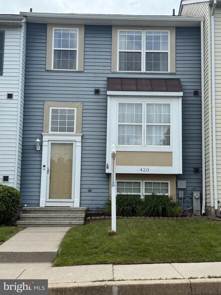 420 Hobbitts Ln, Westminster, MD 21158