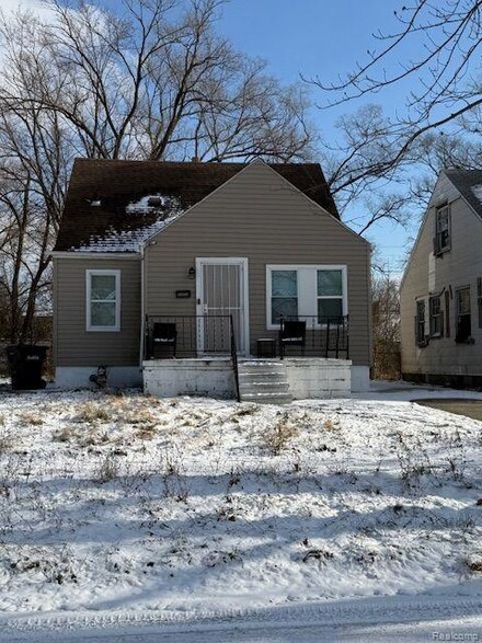 8630 Greenview Ave, Detroit, MI 48228