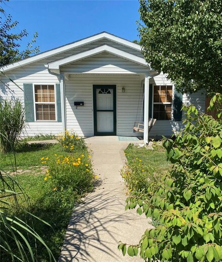 416 S Science St, Bowling Green, MO 63334