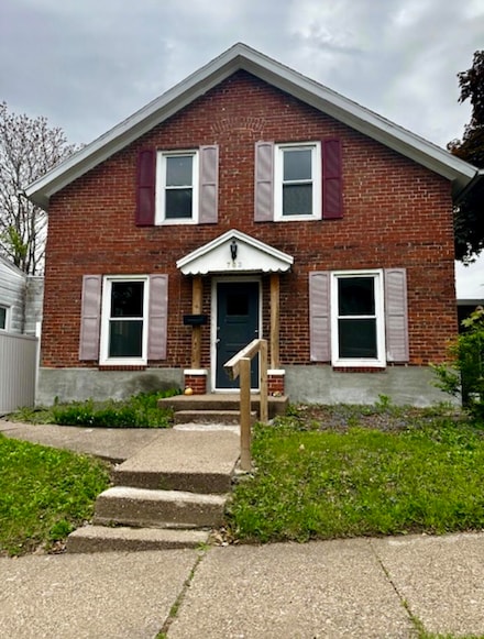702 E 8th St, Muscatine, IA 52761