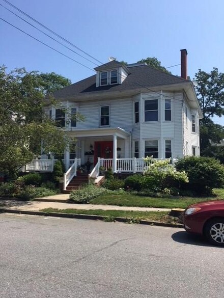 15 Lawn Ave, Portland, ME 04103