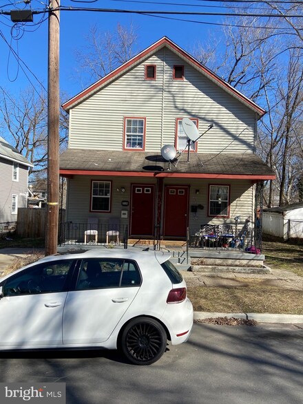 214 Magnolia St, Beverly, NJ 08010