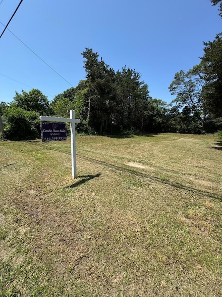 58 N Paquatuck Ave, East Moriches, NY 11940