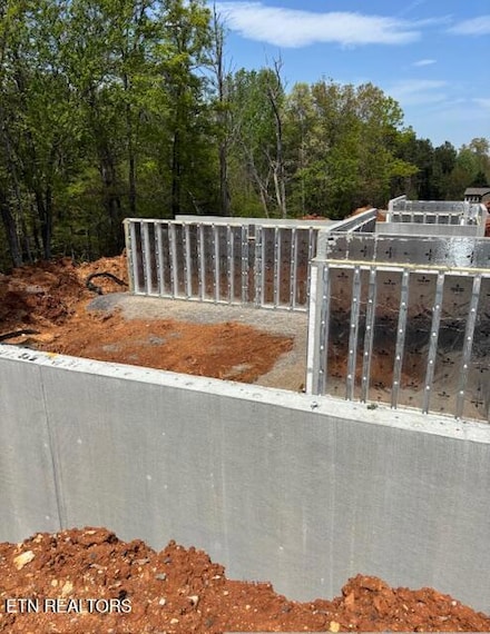 1736 Green Meadows Ln, Lenoir City, TN 37771