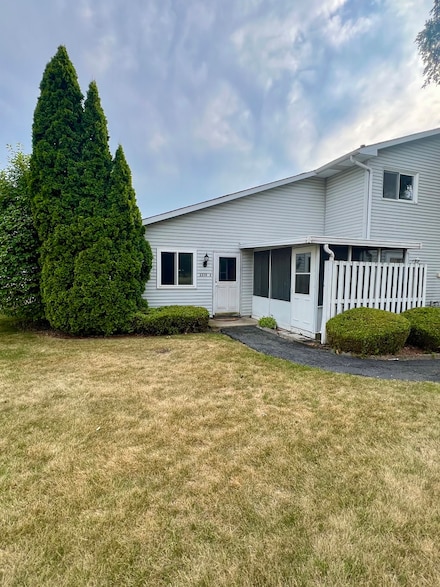 2350 Carnation Dr Unit 4, Crest Hill, IL 60403