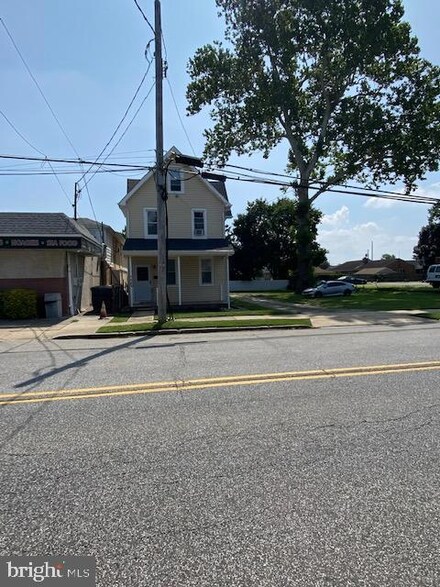 242 Wanamaker Ave, Essington, PA 19029