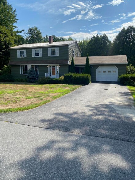 10 Abenaki Dr, Topsham, ME 04086