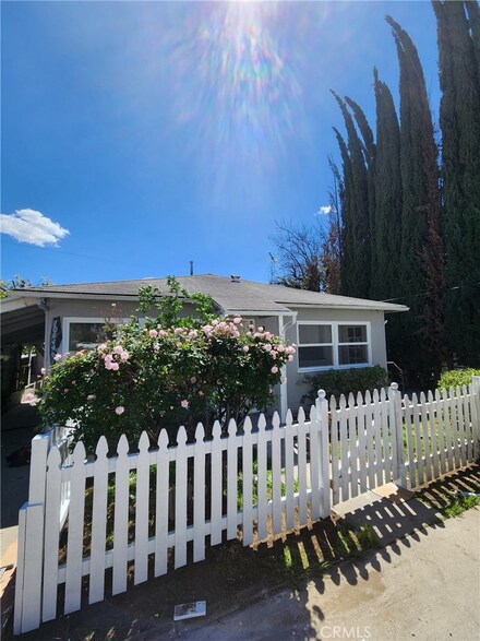 10644 1/2 Whipple St, Los Angeles, CA 91602