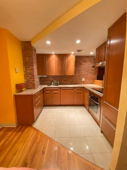 87 Gainsborough St Unit 307, Boston, MA 02115