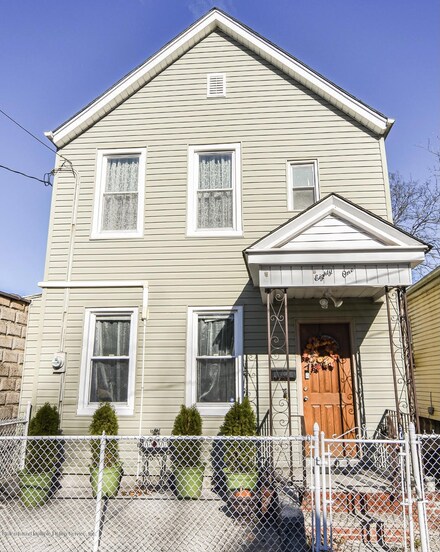 81 Laurel Ave, Staten Island, NY 10304