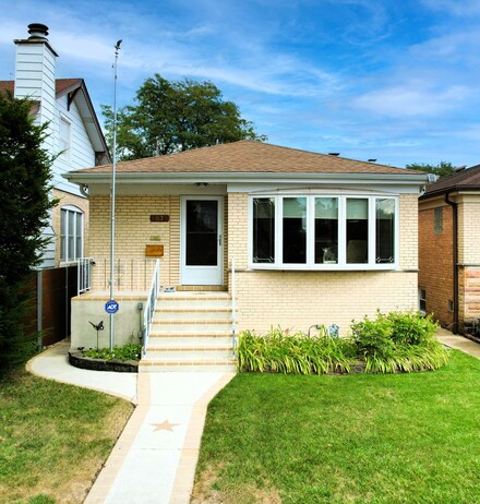 5037 N Mason Ave, Chicago, IL 60630