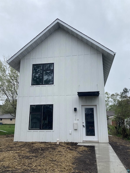 419 10th Ave, Two Harbors, MN 55616