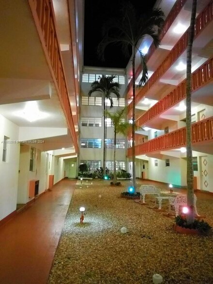 215 SE 3rd Ave Unit 104A, Hallandale Beach, FL 33009