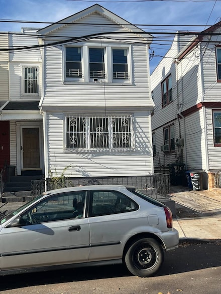 91-26 183rd St, Hollis, NY 11423