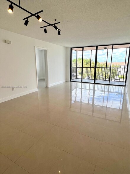 20860 San Simeon Way Unit 3016, Miami, FL 33179