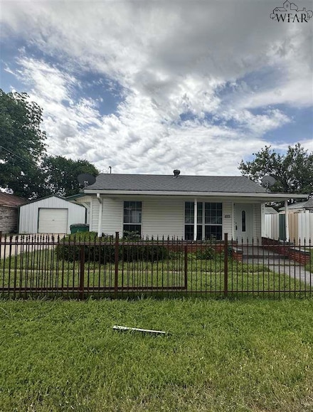 407 E Gilbert St, Henrietta, TX 76365