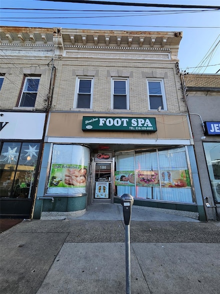 180 Jericho Turnpike Unit 2R, Floral Park, NY 11001