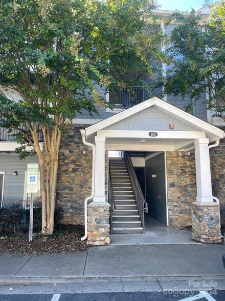 100 Vista Lake Dr Unit 108, Candler, NC 28715