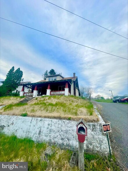 10 School Rd, Hegins, PA 17938