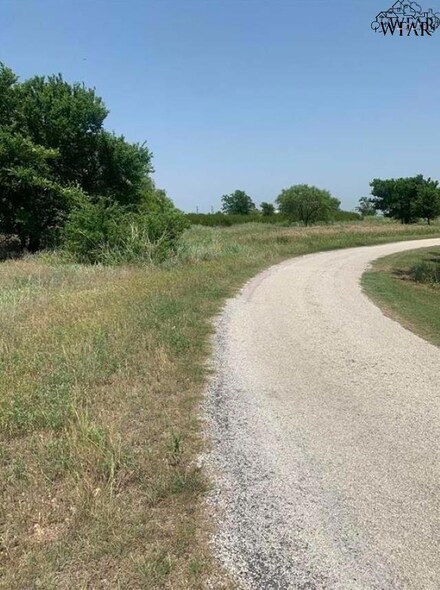 162 Gayle St, Jolly, TX 76305