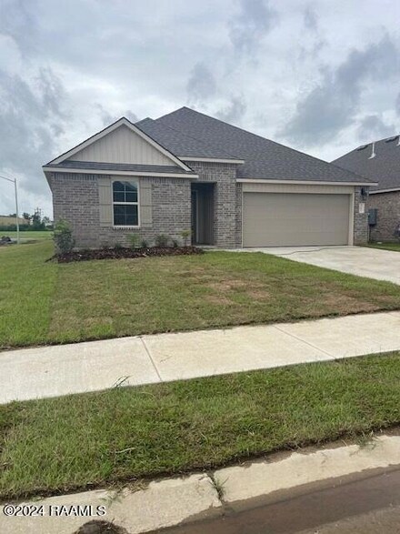 101 Harvest Hill Dr, Broussard, LA 70518