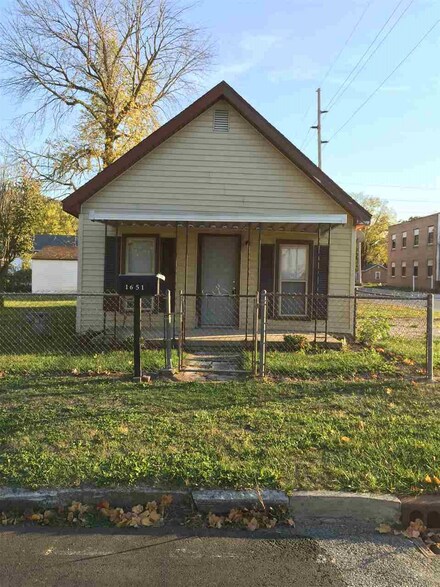 1651 W Marion Ave, Marion, IN 46952