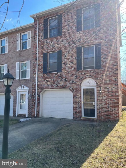 123 Mudfort Dr, Harpers Ferry, WV 25425