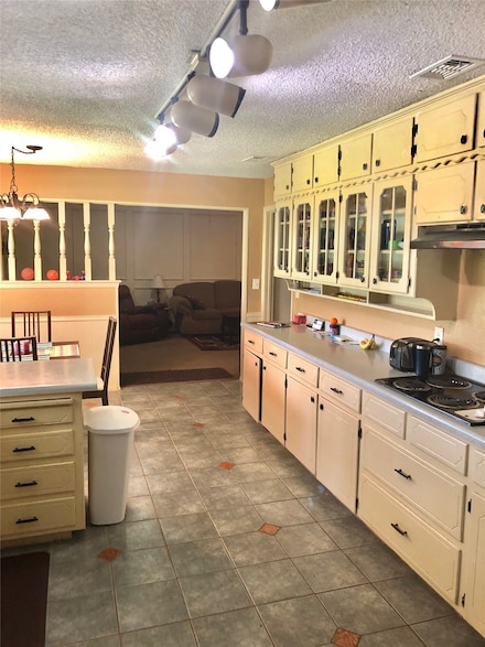 3107 Green Valley Ln, Arlington, TX 76014