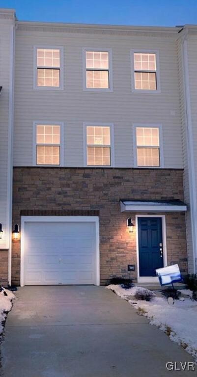 8319 Alexander Ct, Breinigsville, PA 18031