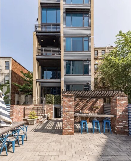 18-10 Astoria Blvd, Queens, NY 11102