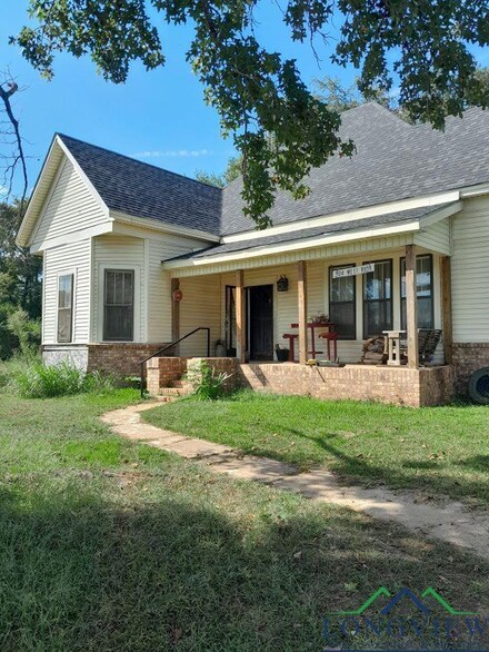 504 W Rusk St, Mount Enterprise, TX 75681
