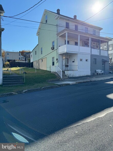 130 E Ruddle St, Coaldale, PA 18218